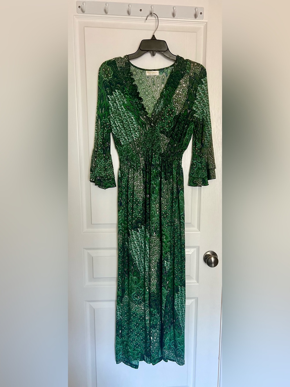 Seven Islands Boho Green V-Neck Maxi Dress with Smocked Waist Ruffled Sleeves